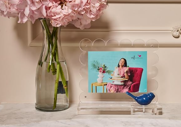 clearly a-nora-ble: scalloped acrylic frame