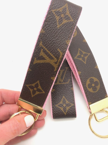 Shiver and Duke Wristlet Key Chain