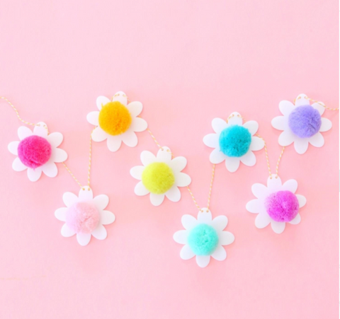 KAILO CHIC ACRYLIC DAISY GARLAND