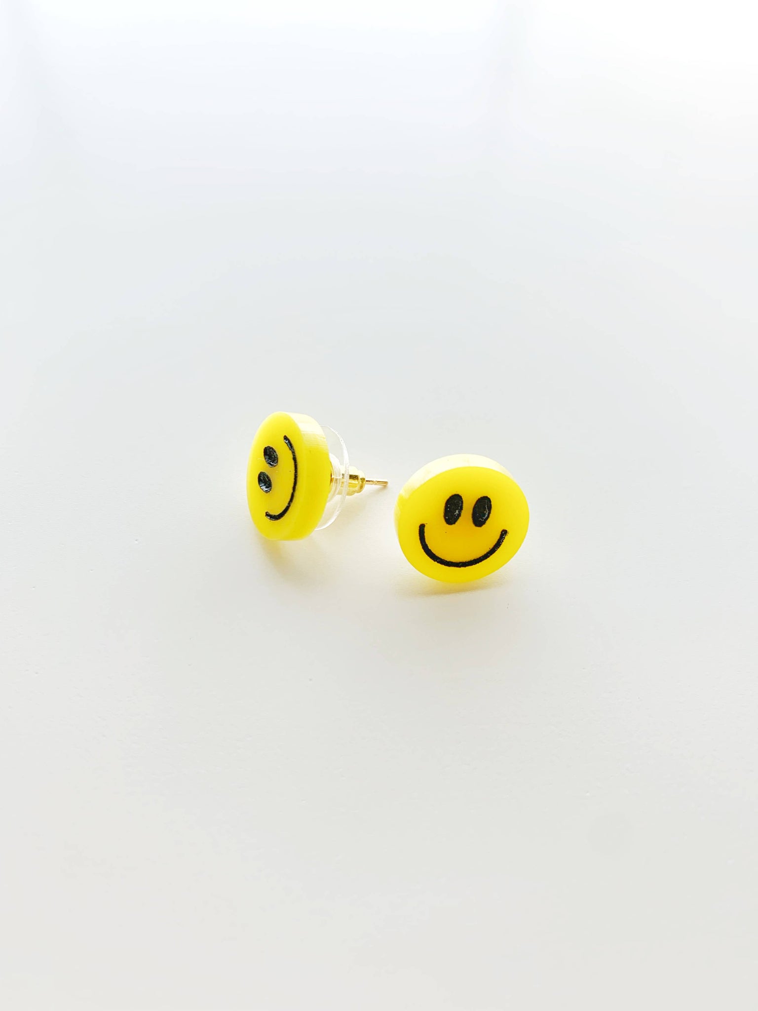Smiley Face Stud earrings - acrylic
